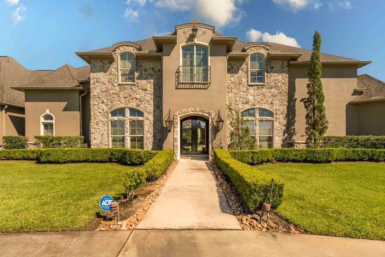 Property Photo:  2 Estates Of Montclaire  TX 77706 