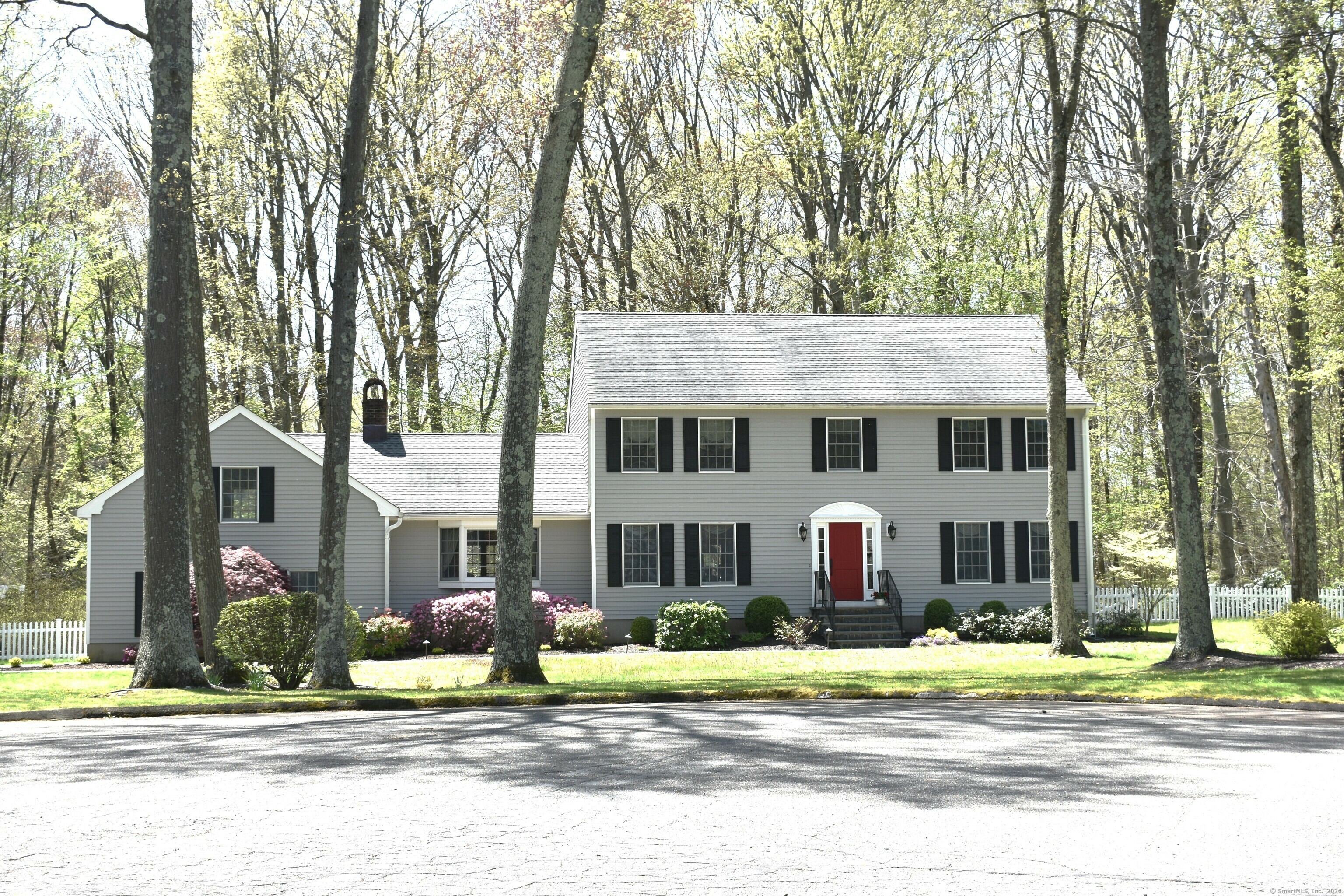 Property Photo:  16 Mayfair Court  CT 06468 