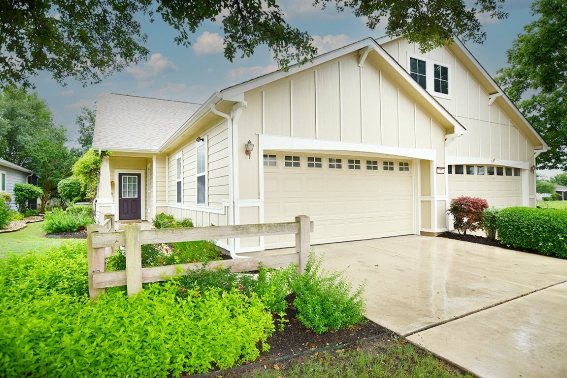 Property Photo: 117 Nassau Circle TX 78633