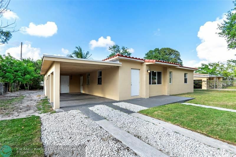 Property Photo:  1649 NW 14th Ct  FL 33311 