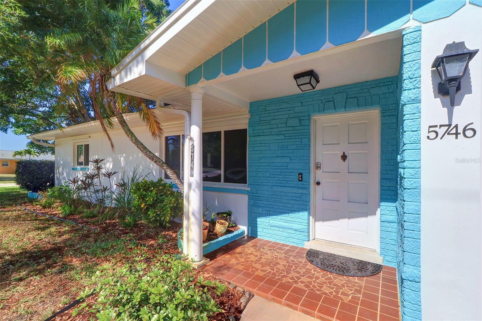 Property Photo:  5746 Hillside Street  FL 33772 