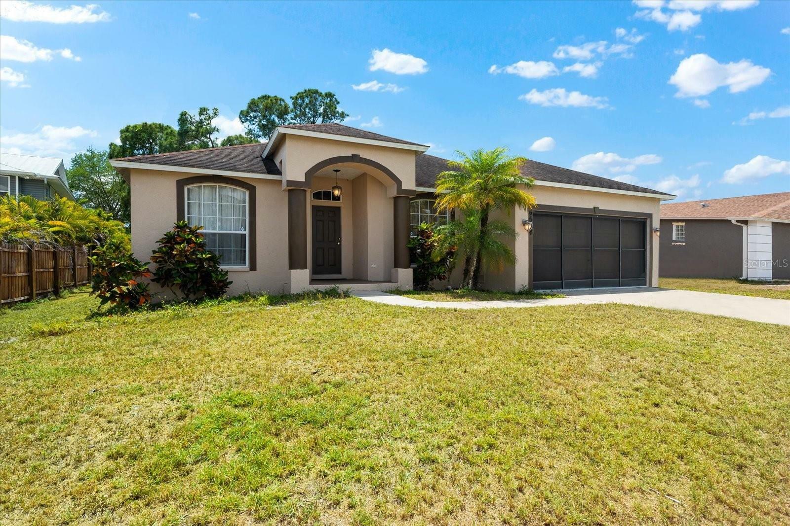 Property Photo: 6614 65th Avenue E FL 34203