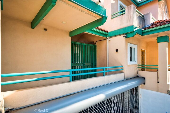 Property Photo:  446 W Stocker 4  CA 91202 