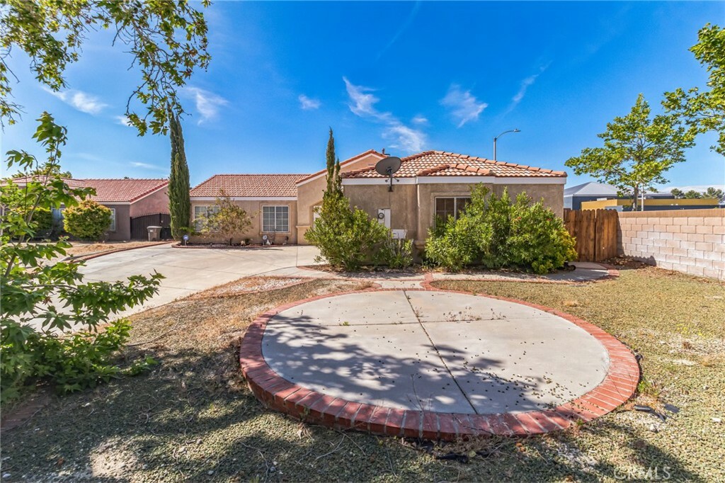 Property Photo:  6012 Sandpiper  Pl  CA 93552 