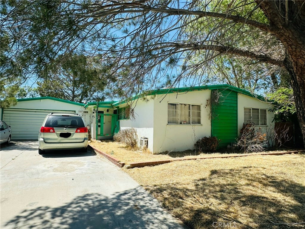 Property Photo:  44041 3rd Street E  CA 93535 