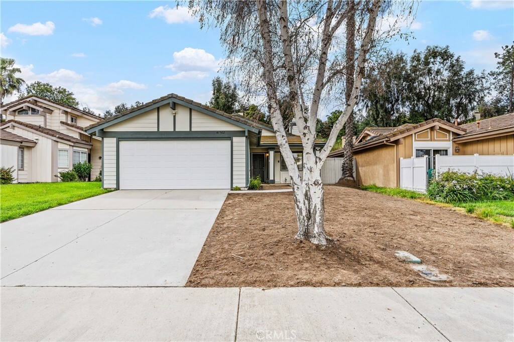 Property Photo:  41502 Avenida De La Reina  CA 92592 