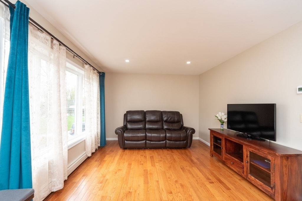 Property Photo:  27 Rosedale Avenue 27  MA 01545 