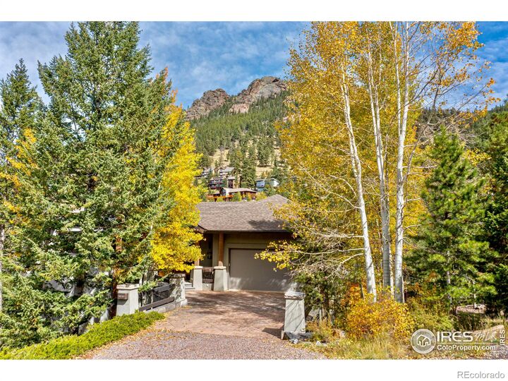 Property Photo:  3434 Eaglecliff Cir Dr B  CO 80517 