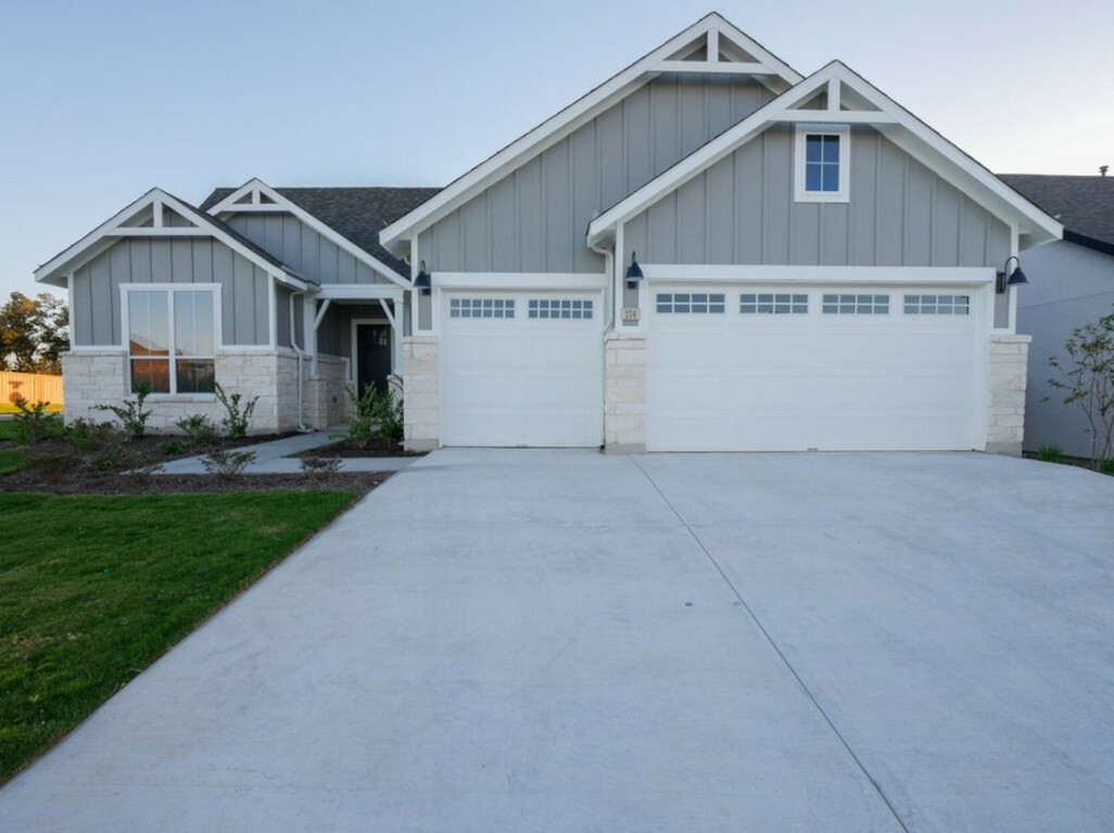 Property Photo: 274 Climbing Rock Loop TX 78620