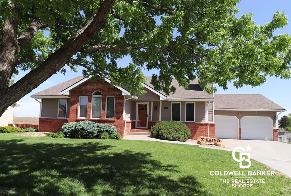 Property Photo:  104 Hampton Ct  KS 67846 