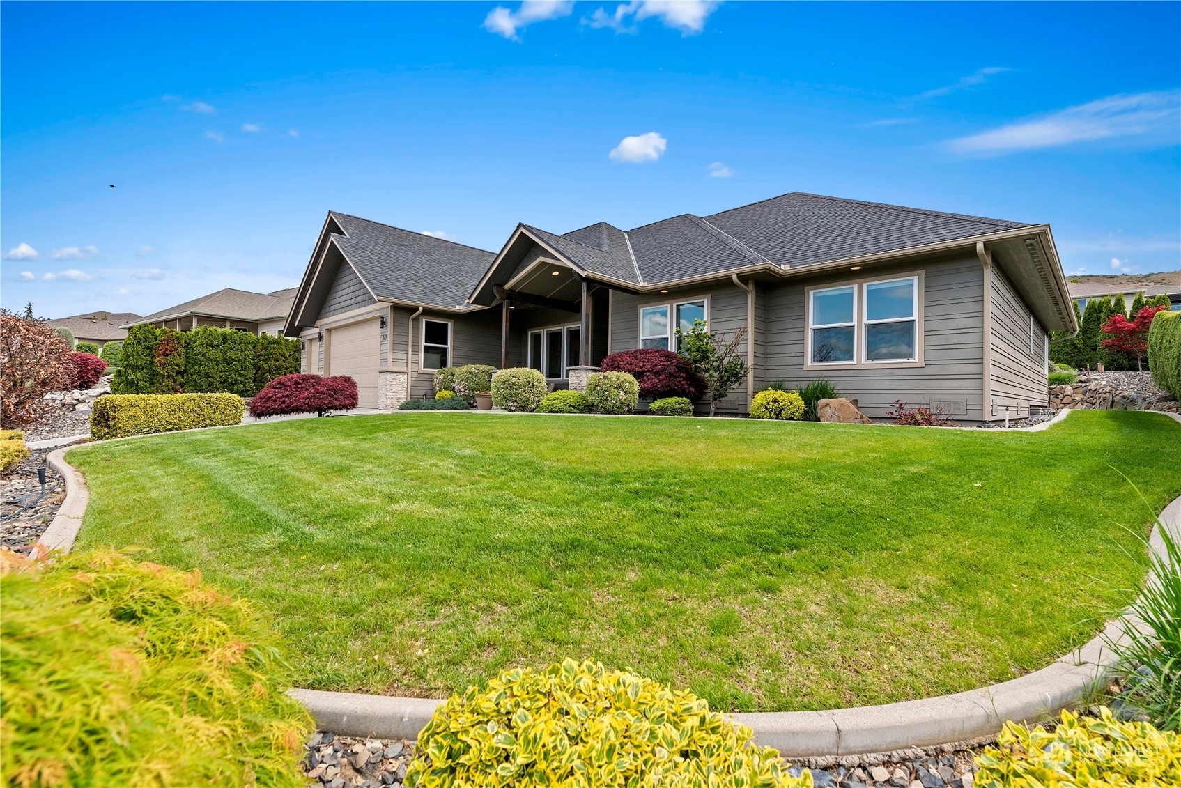 Property Photo:  847 Briarwood Terrace  WA 98802 