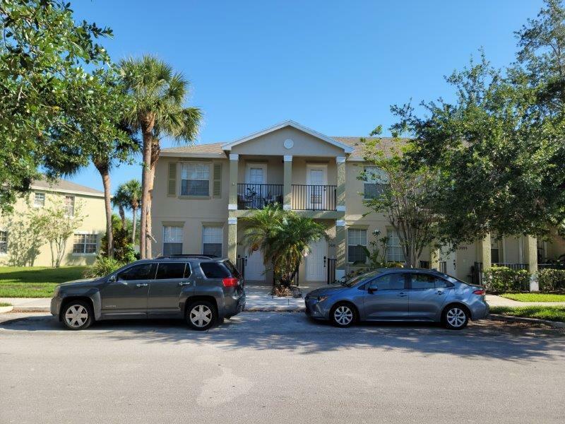 Property Photo:  2085 SE Glen Ridge Drive  FL 34952 