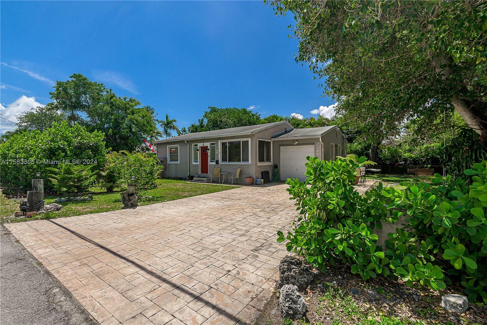 Property Photo:  2548 Arthur St  FL 33020 