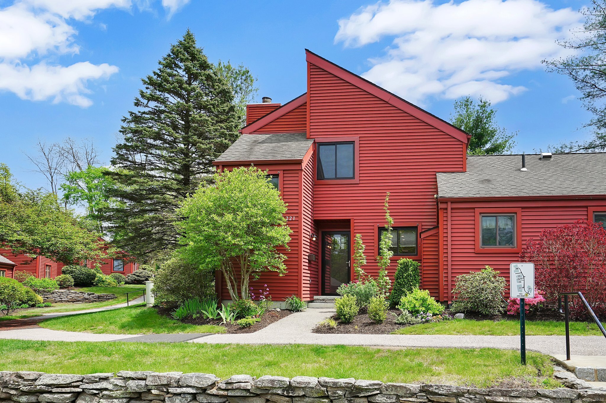 Property Photo: 221 Hollister Way North 221 CT 06033