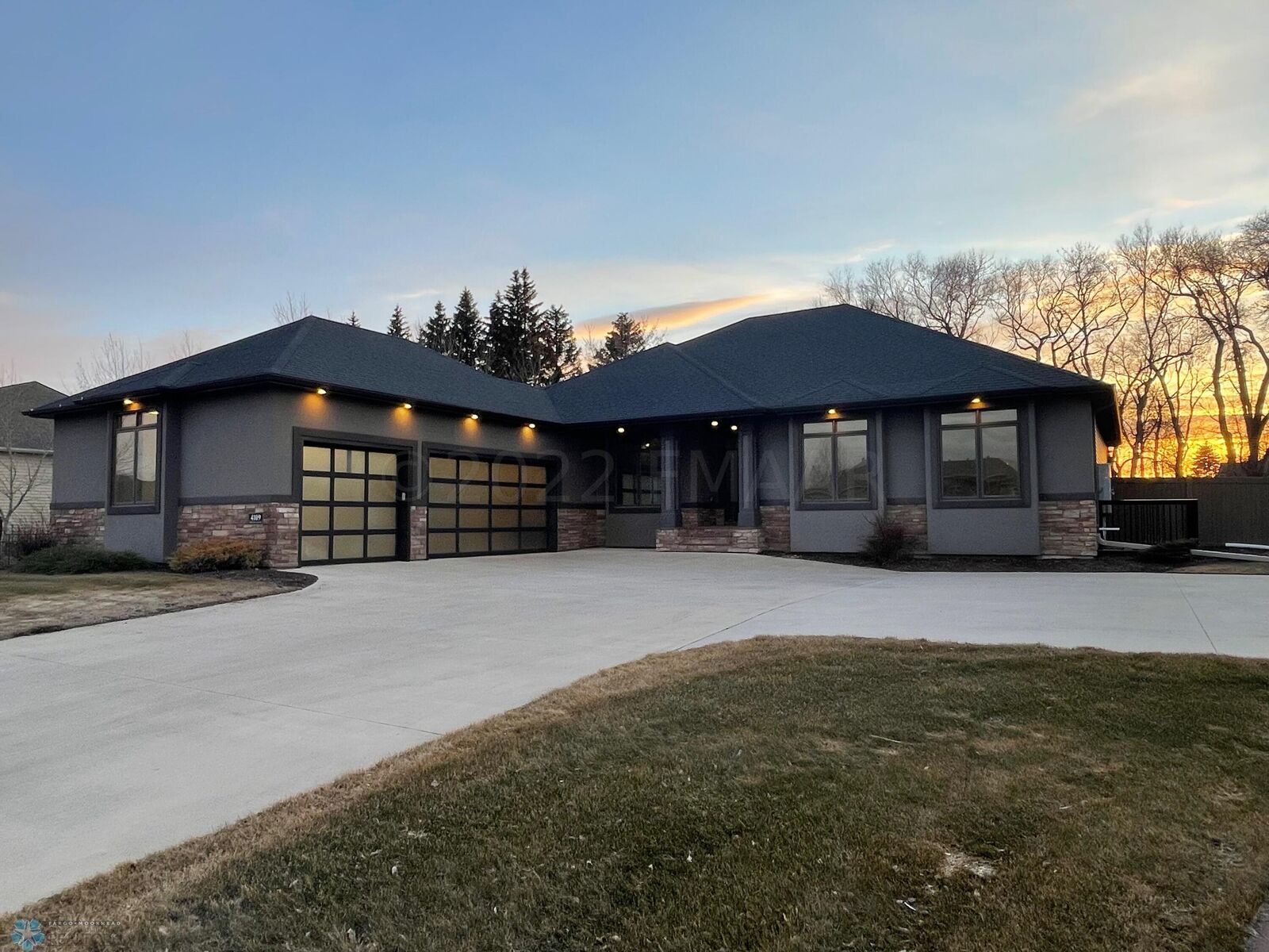 Property Photo:  4109 66 Street S  ND 58104 