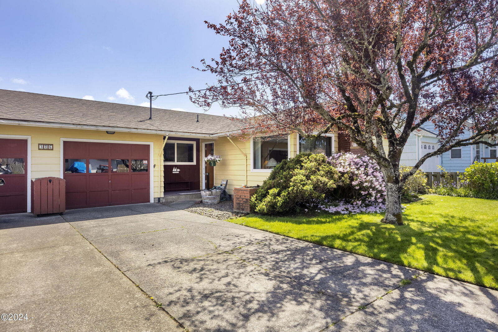 Property Photo: 326 NE 11th Street OR 97365