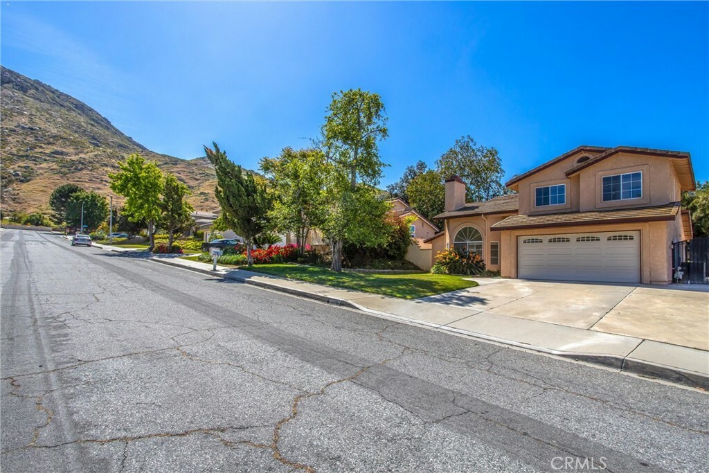 Property Photo:  22785 Raven Way  CA 92313 