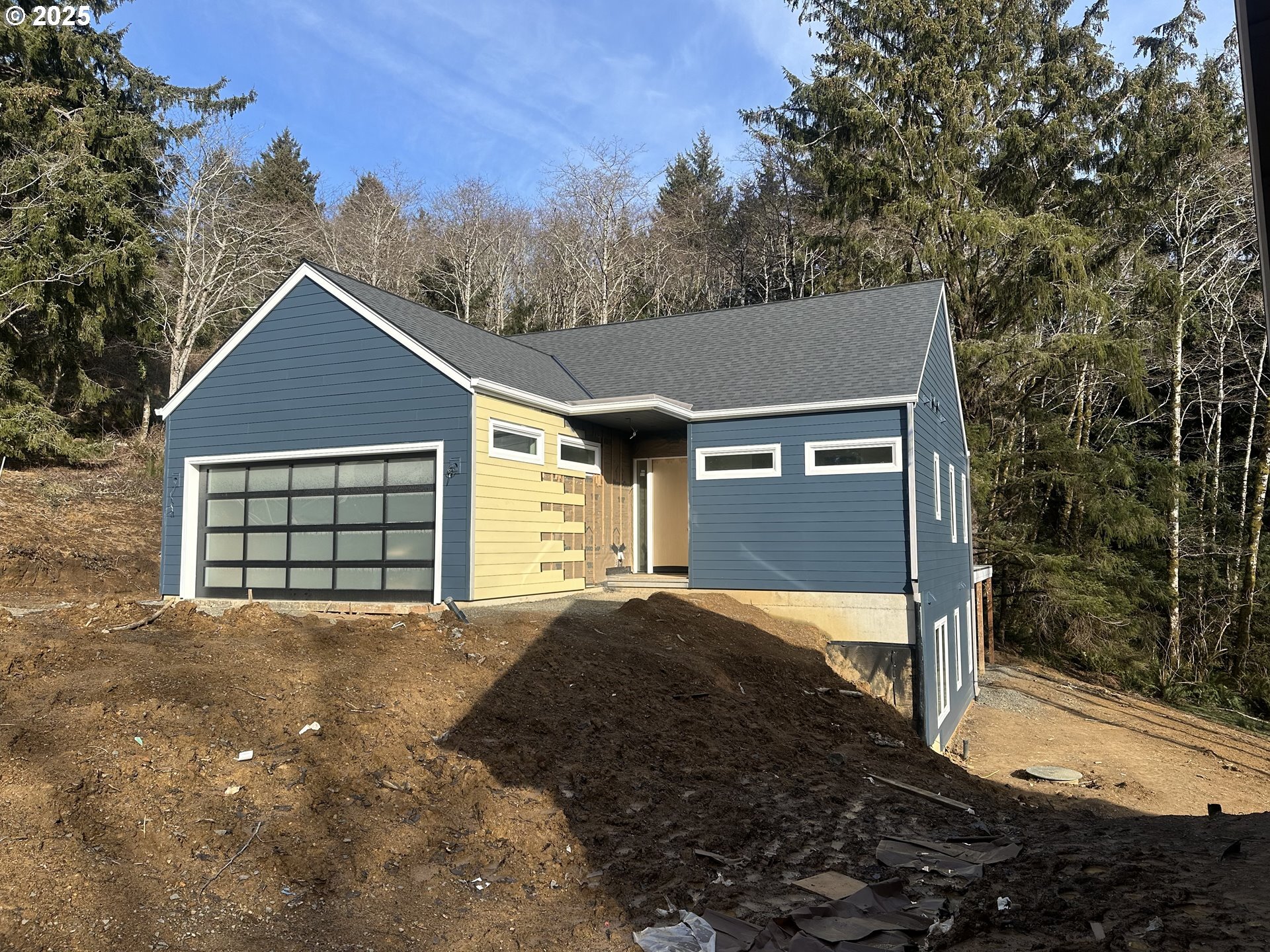 Property Photo: 750 Monica Ct OR 97110