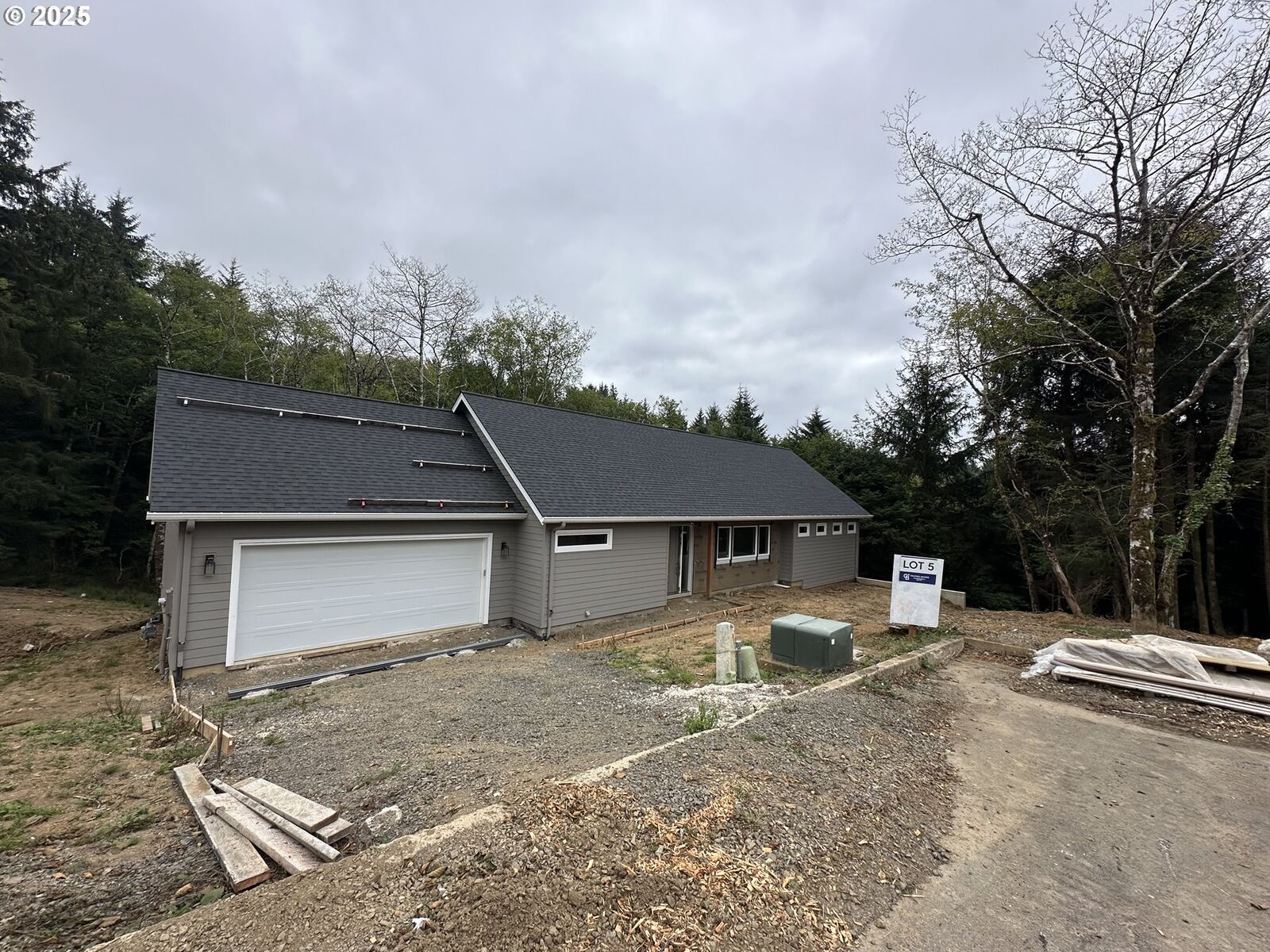 Property Photo:  740 Monica Ct  OR 97110 