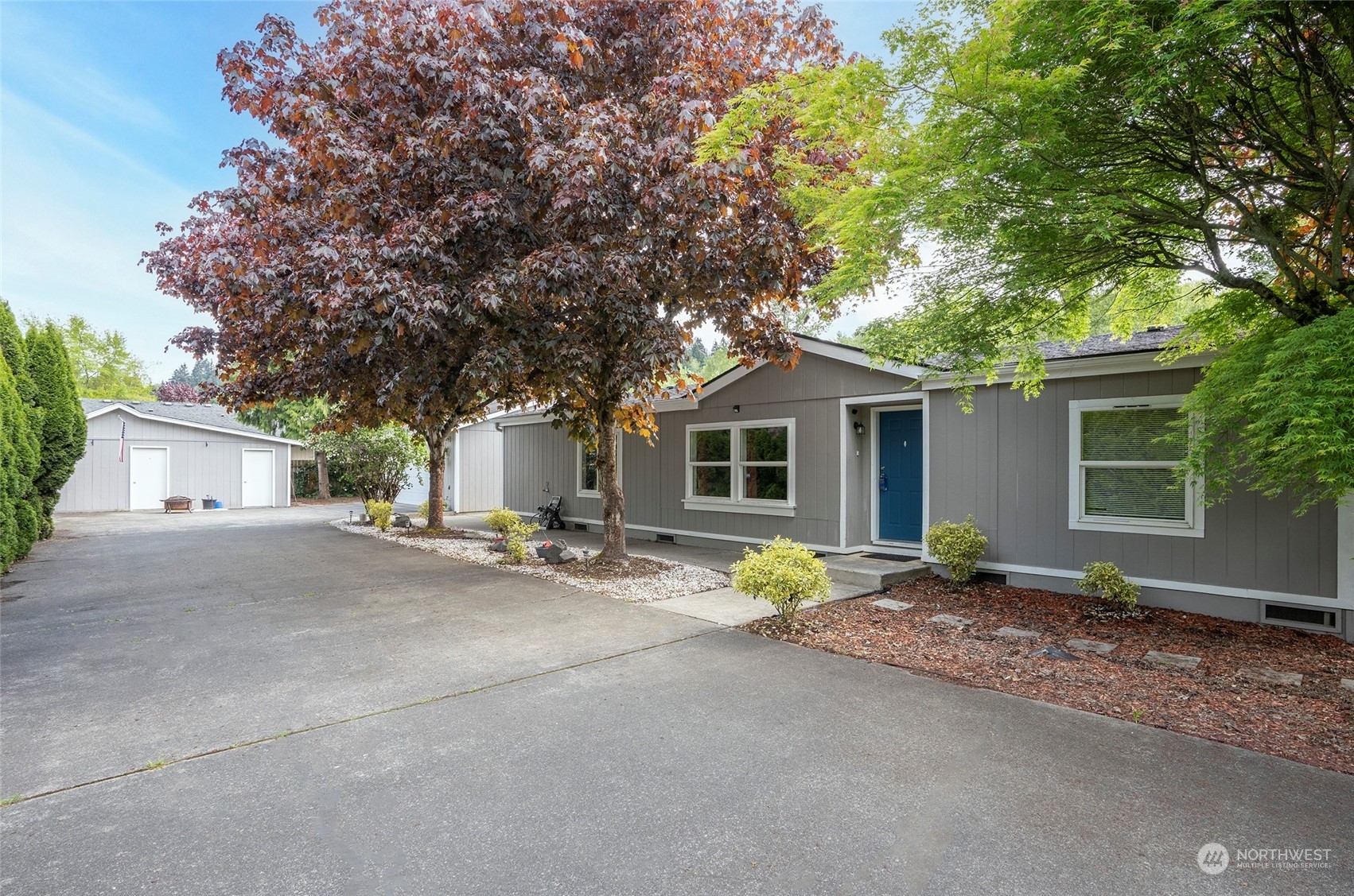 Property Photo:  2015 4th Street SE  WA 98002 