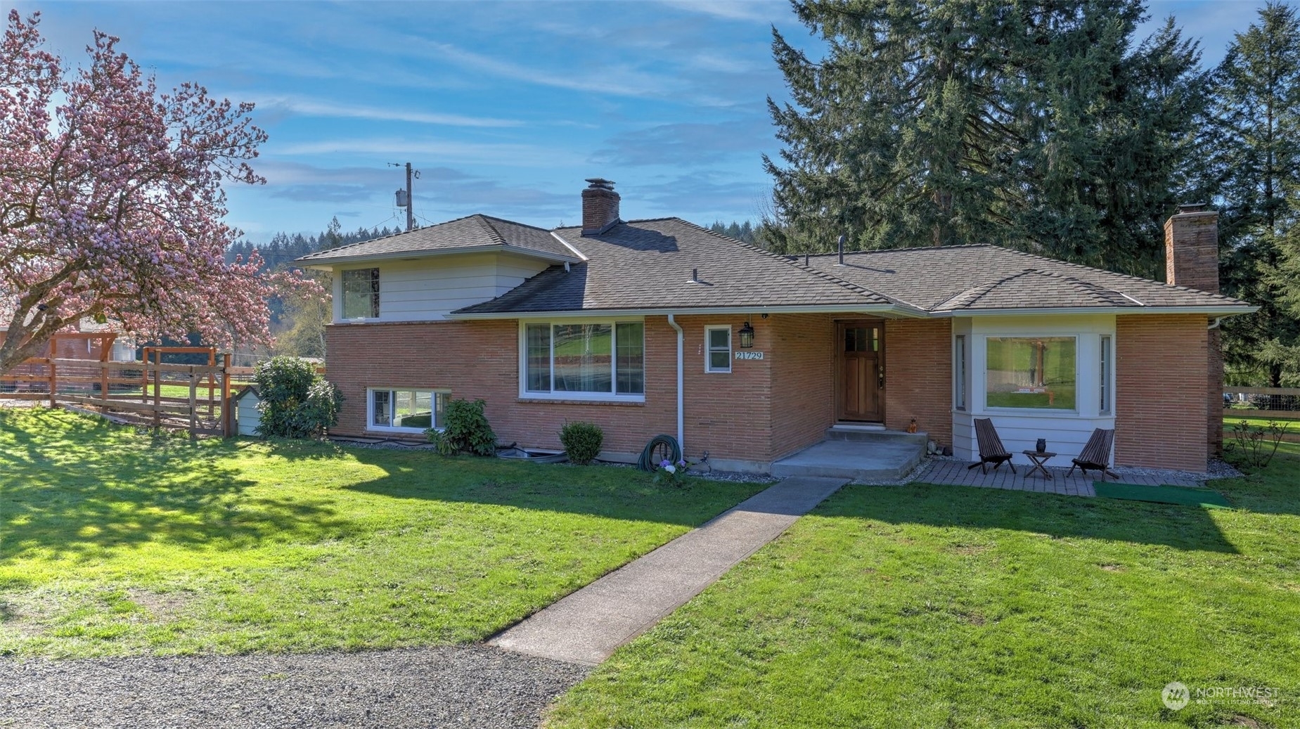 Property Photo: 21729 SE May Valley Road WA 98027