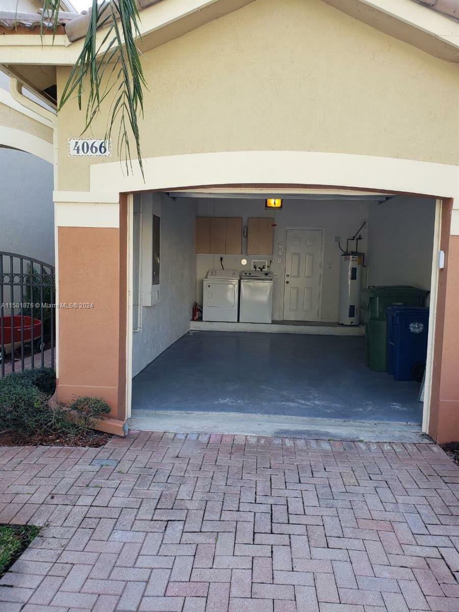 Property Photo:  4066 Timber Cove Ln .  FL 33332 