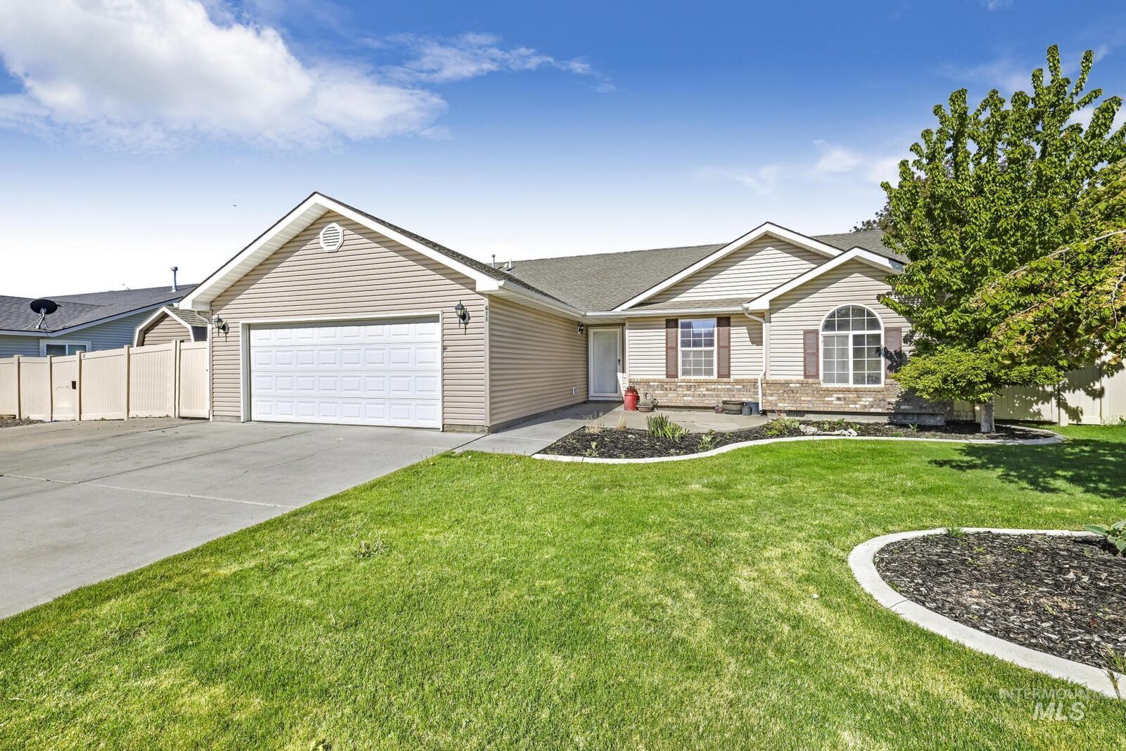 Property Photo:  611 Laurel St  ID 83316 