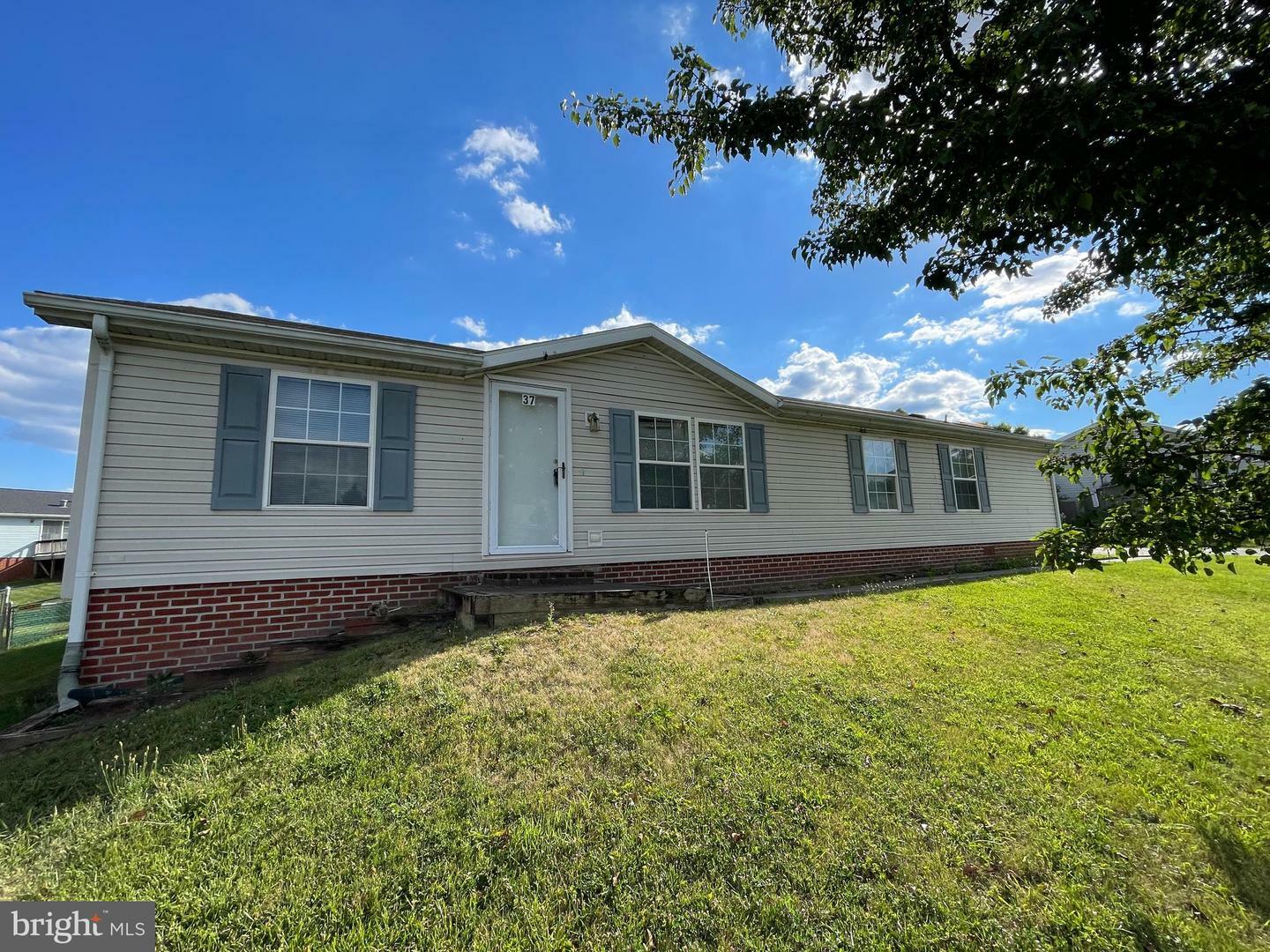 Property Photo: 37 Ruddy Duck Lane WV 25405