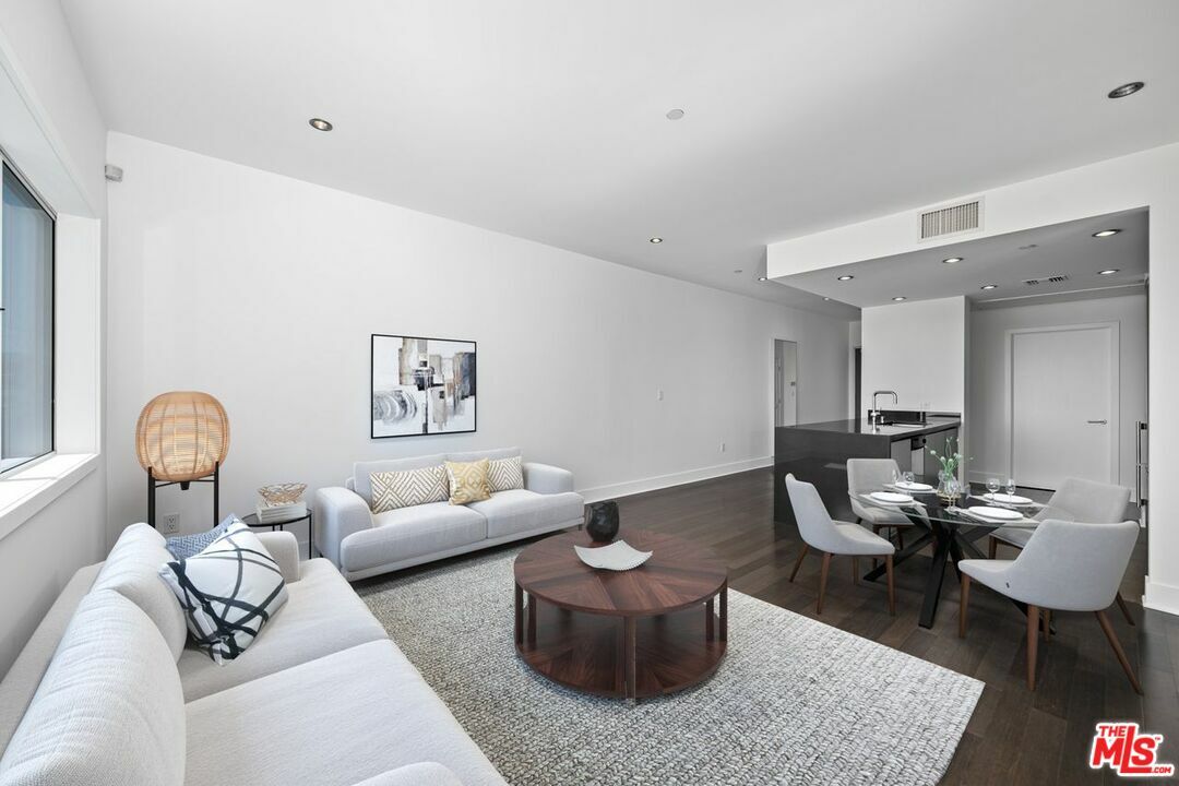 Property Photo:  1700   Sawtelle Blvd Ph10  CA 90025 