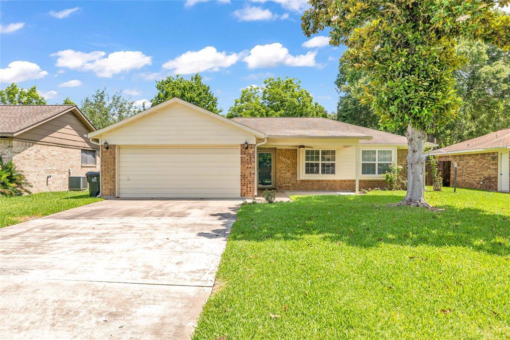 Property Photo:  1909 Briar Ridge Drive  TX 77471 