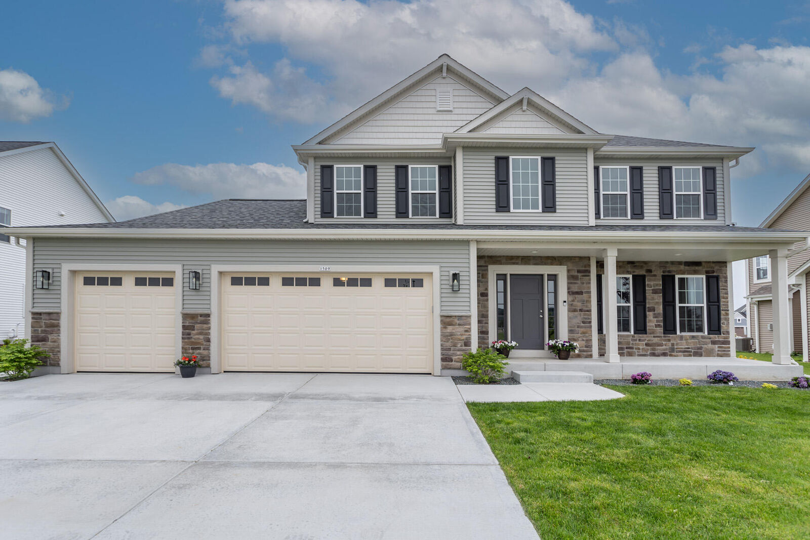 Property Photo: 1509 Whalen Dr WI 53066
