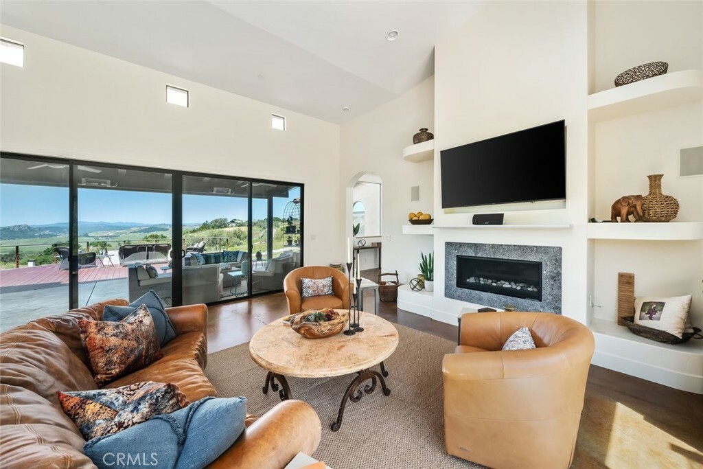 Property Photo:  1750 Corbett Highlands Place  CA 93420 