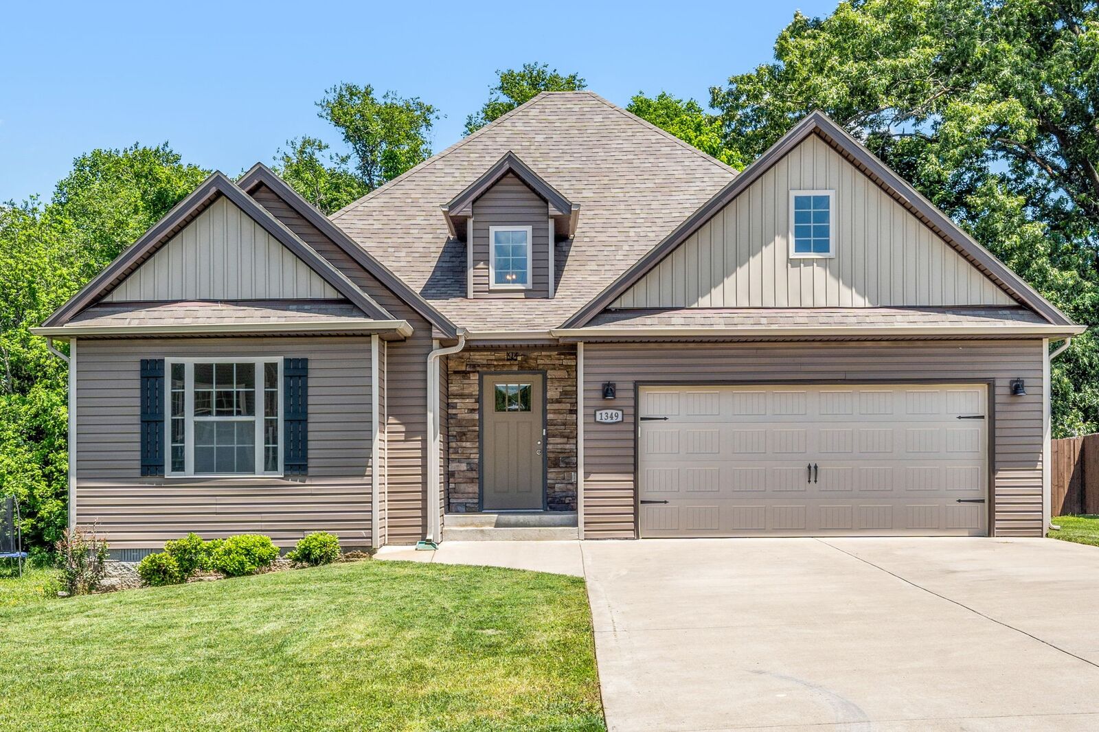 Property Photo:  1349 Sussex Dr  TN 37042 