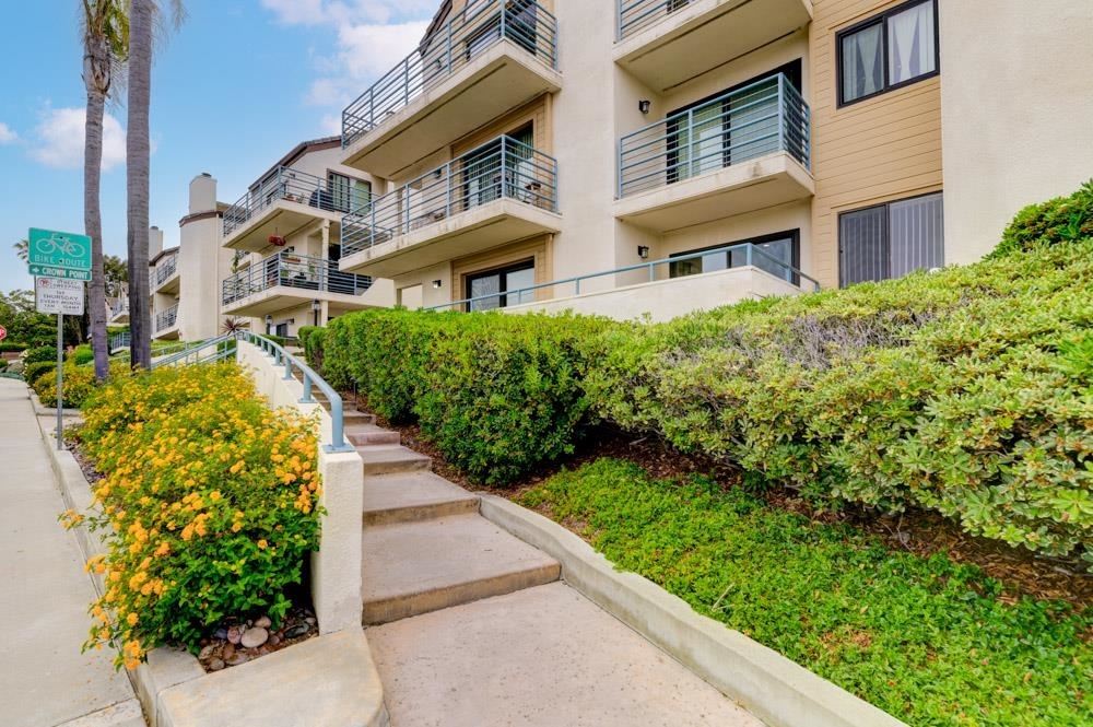 Property Photo:  2050 Pacific Beach Dr 101  CA 92109 