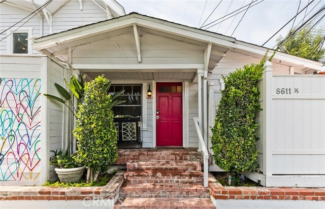 Property Photo:  8611 Rosewood Avenue  CA 90048 