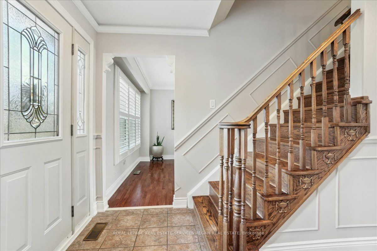 Property Photo:  2036 Kawartha Cres  ON L5H 3P9 