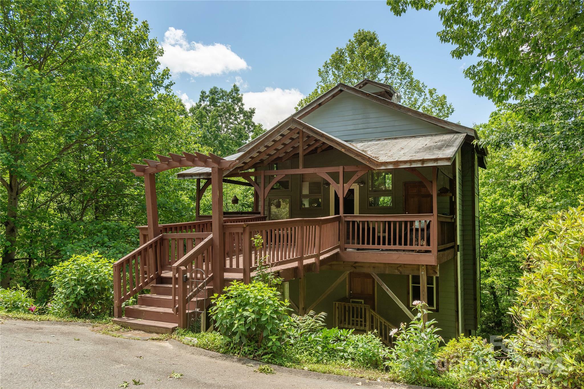 Property Photo:  10 Chestnut Drive  NC 28778 