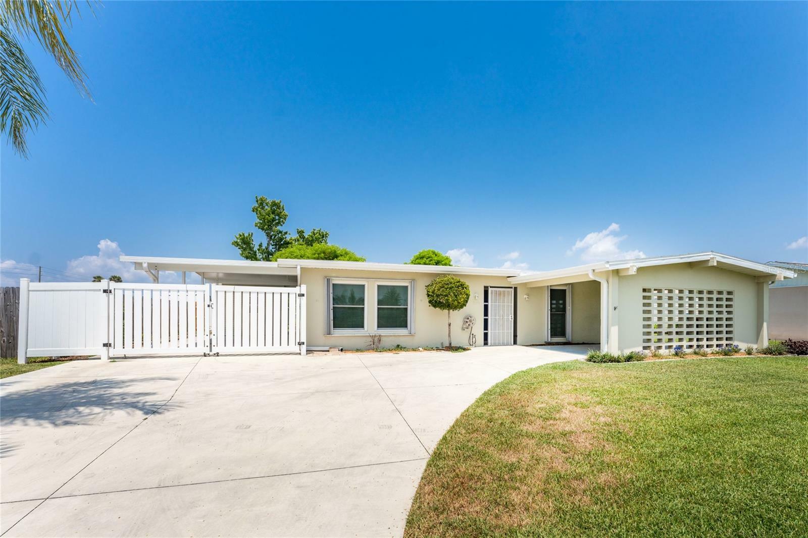 Property Photo:  2255 Easy Street  FL 33952 