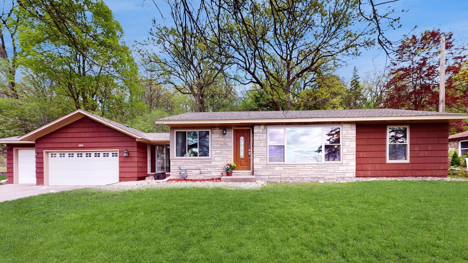 Property Photo:  606 Point Douglas Road S  MN 55119 