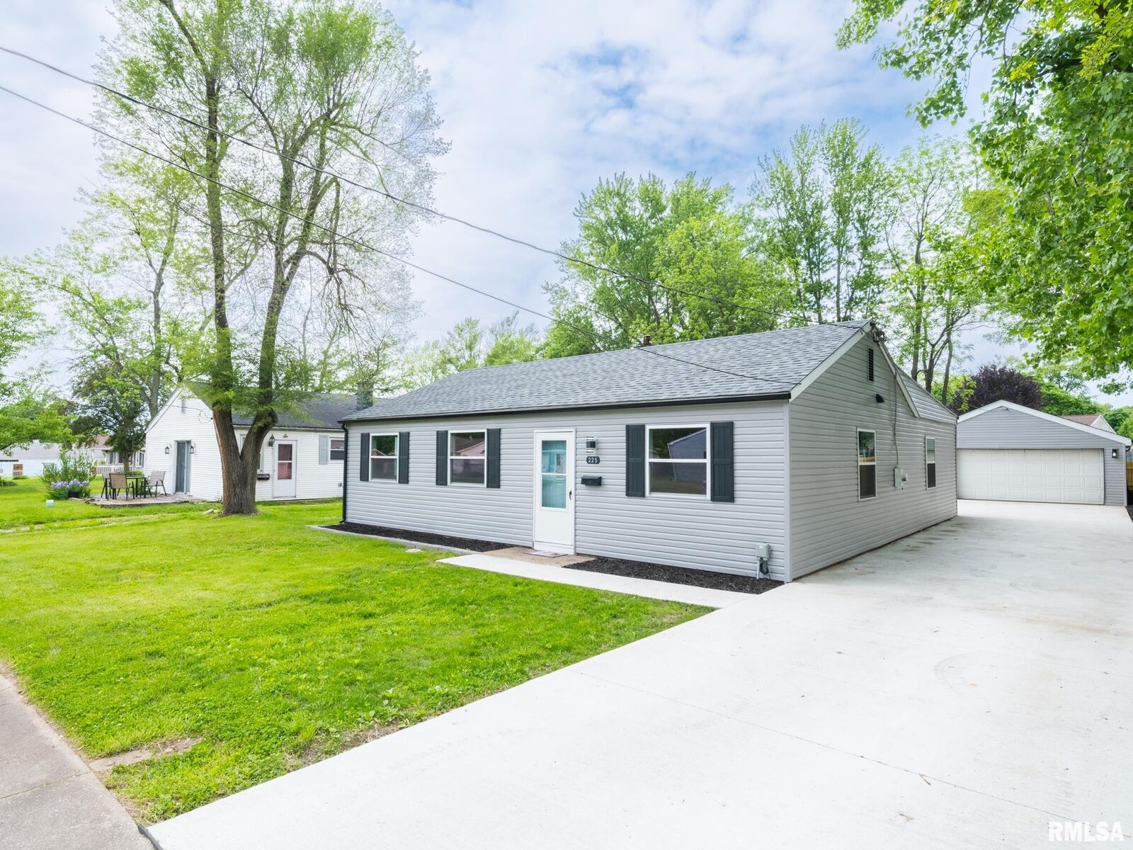 Property Photo:  225 Algonquin Road  IL 61554 