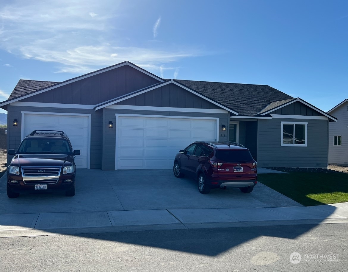 Property Photo: 311 S Newark Loop WA 98802
