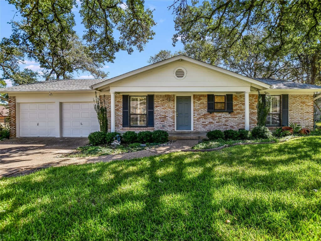 Property Photo:  309 Laurelwood Trail  TX 78746 