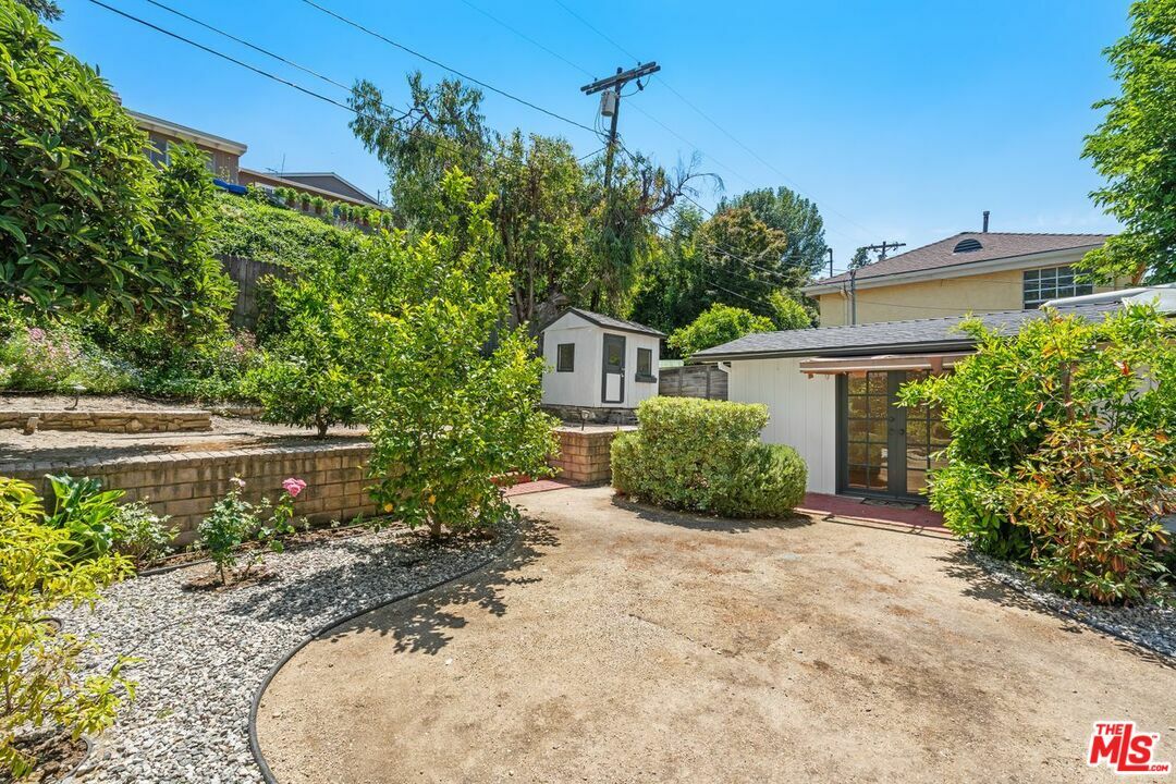 Property Photo:  18236   Rosita St  CA 91356 