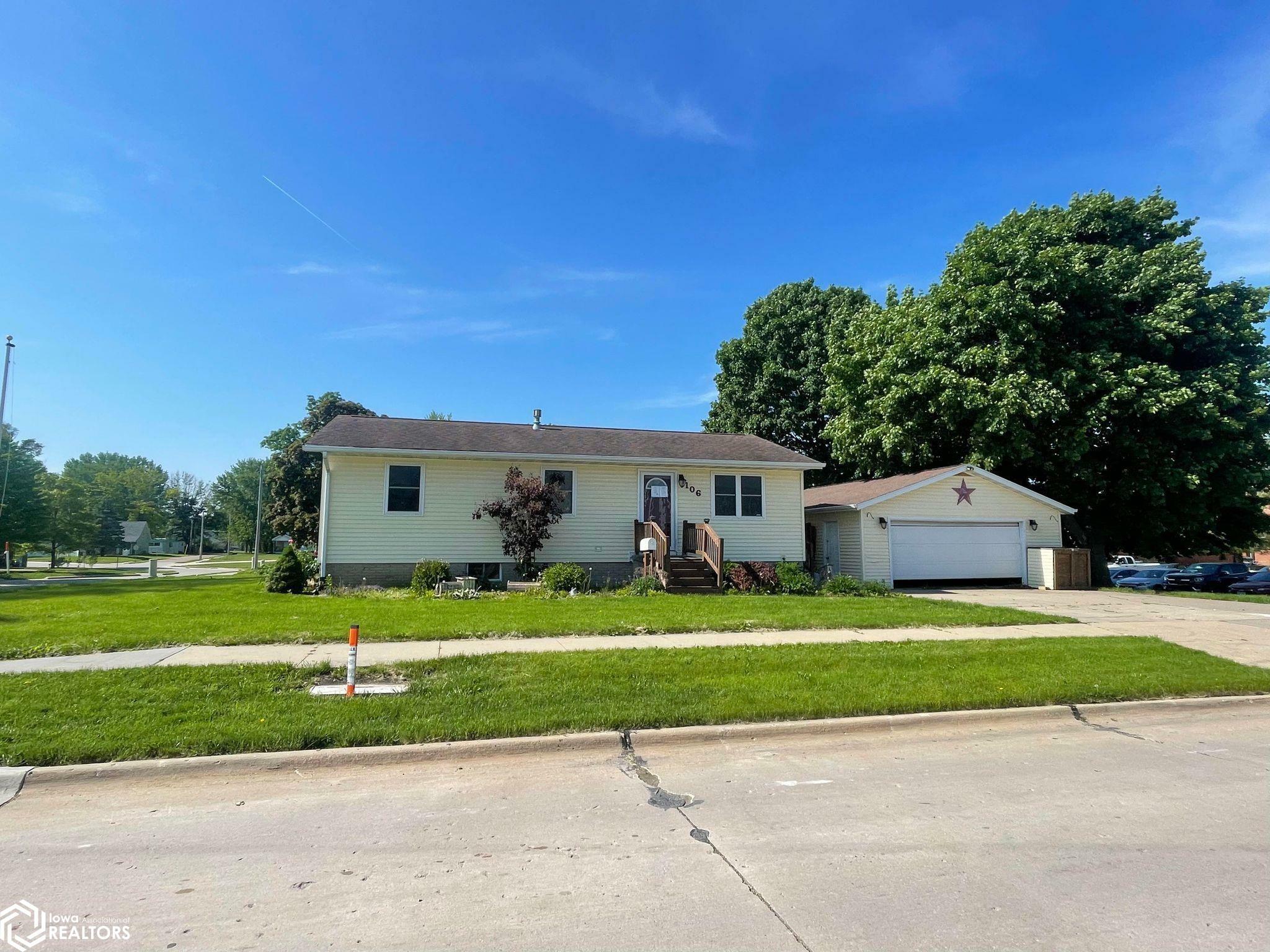 106 E Wilson Street  New London IA 52645 photo