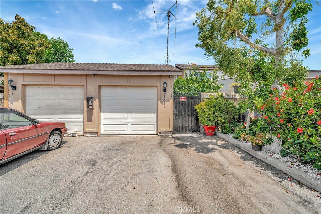 Property Photo:  8623 Burnet Avenue I  CA 91343 