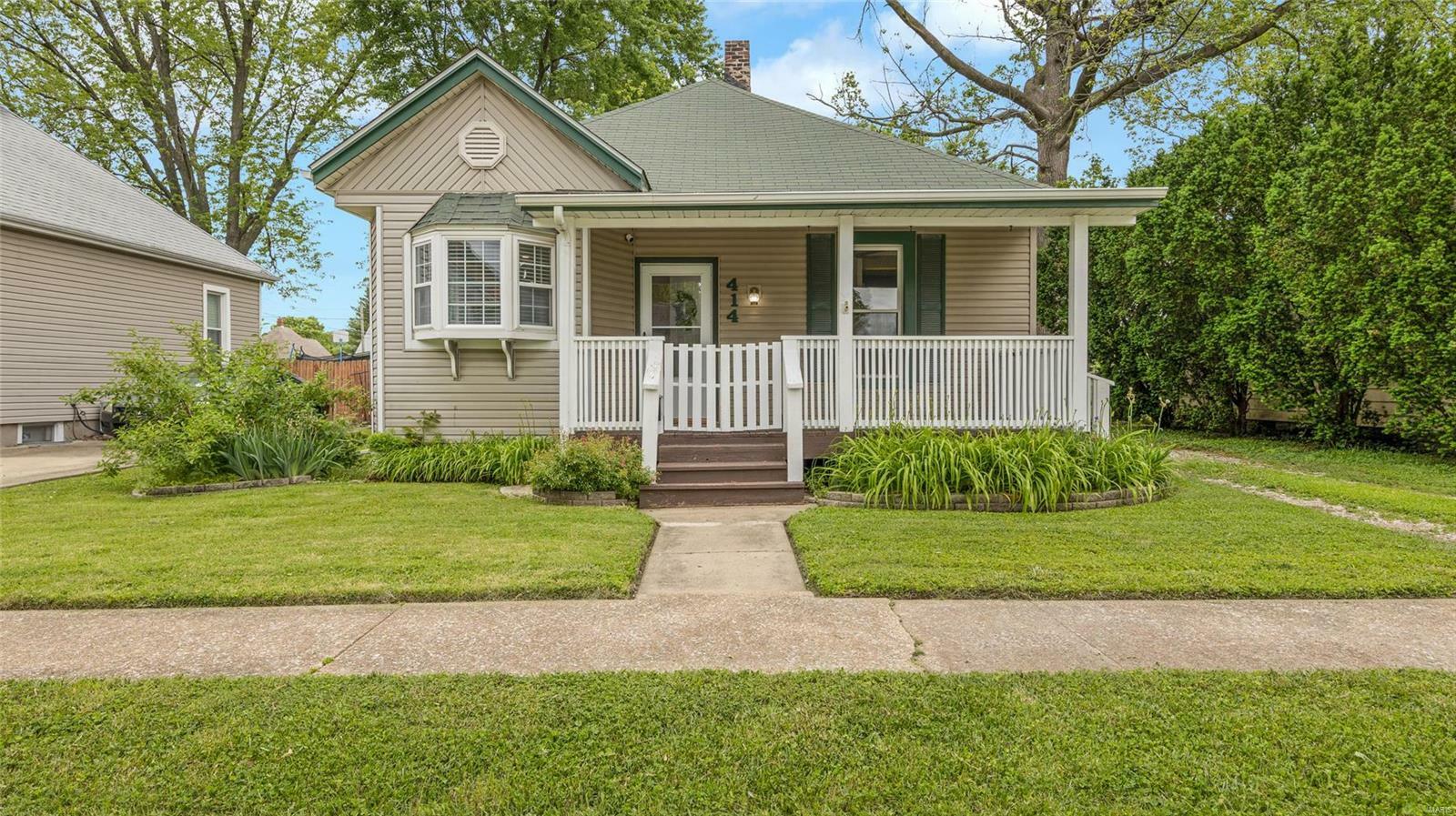 Property Photo:  414 E Washington Street  IL 62269 