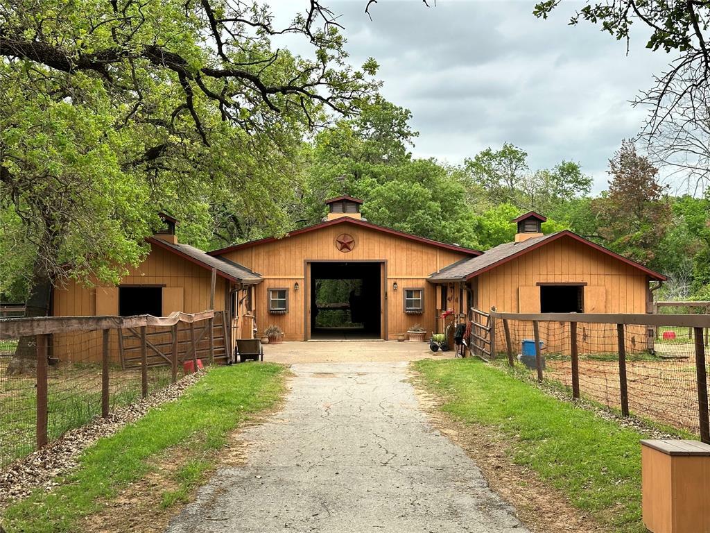 Property Photo:  108 N Briaroaks Road  TX 76028 