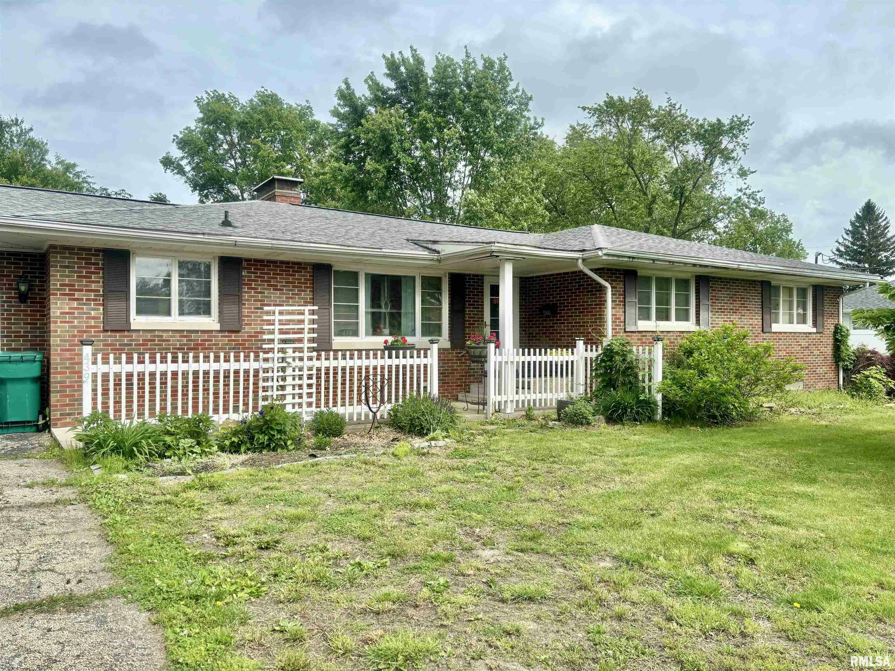 Property Photo:  439 S Apple Street  IL 61531 