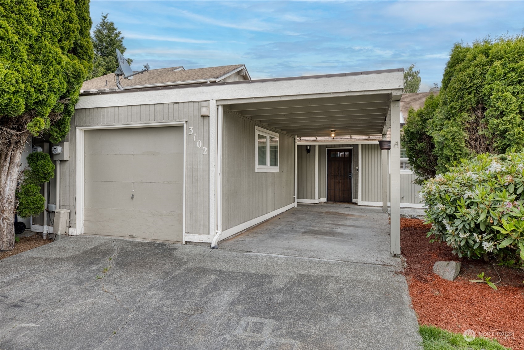 Property Photo: 3102 M Street NE WA 98002