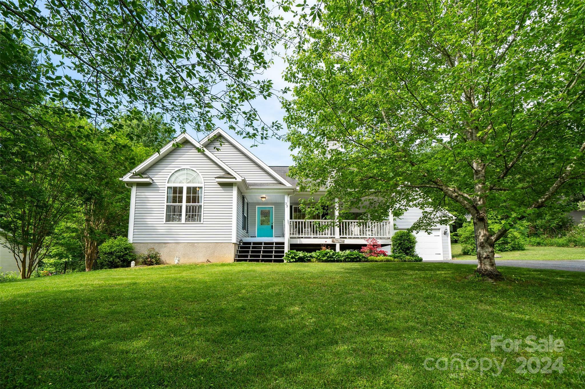 Property Photo: 33 Poplar Creek Drive NC 28805